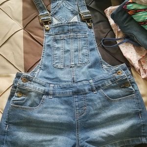 Short overalls